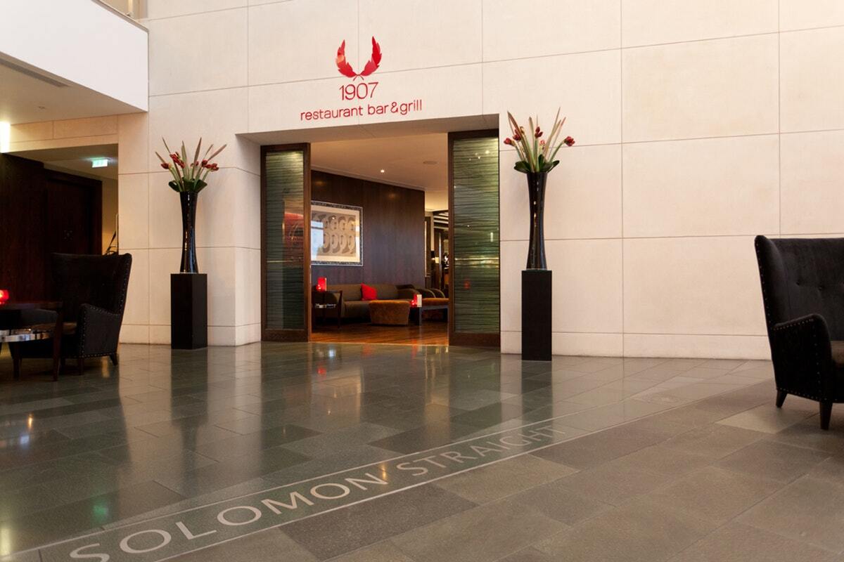 Brooklands Hotel & Spa Weybridge Facilidades foto